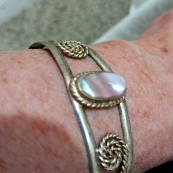 Mexico Silver Braclet W/Mother of Pearl. - Picture 5 of 5
